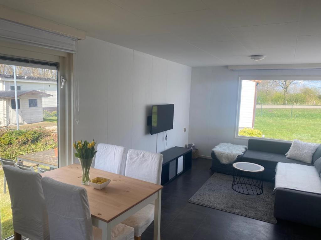Ruime Chalet Midden In De Natuur In Lith Luaran gambar