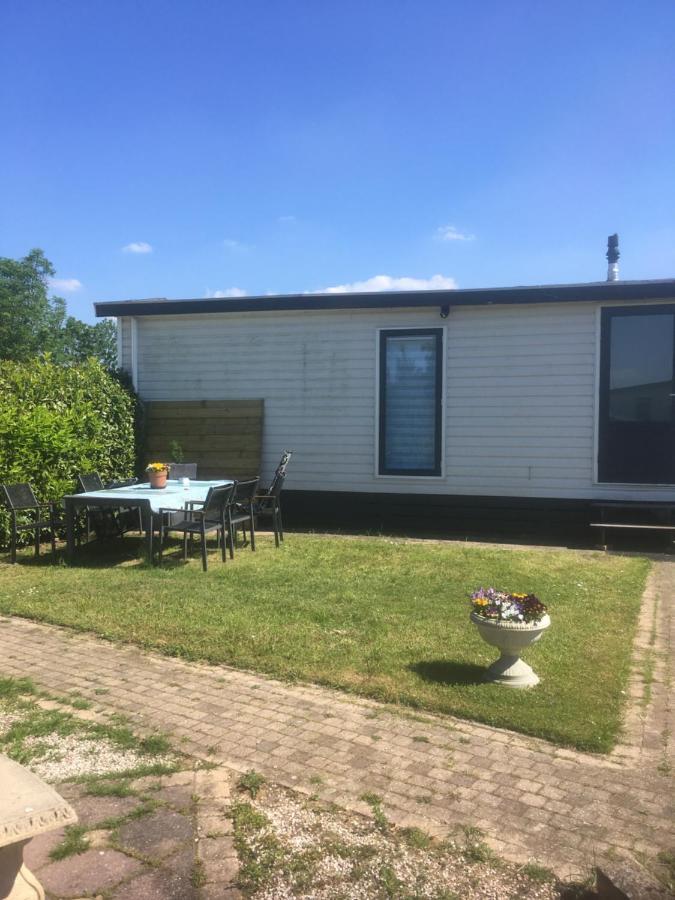 Ruime Chalet Midden In De Natuur In Lith Luaran gambar
