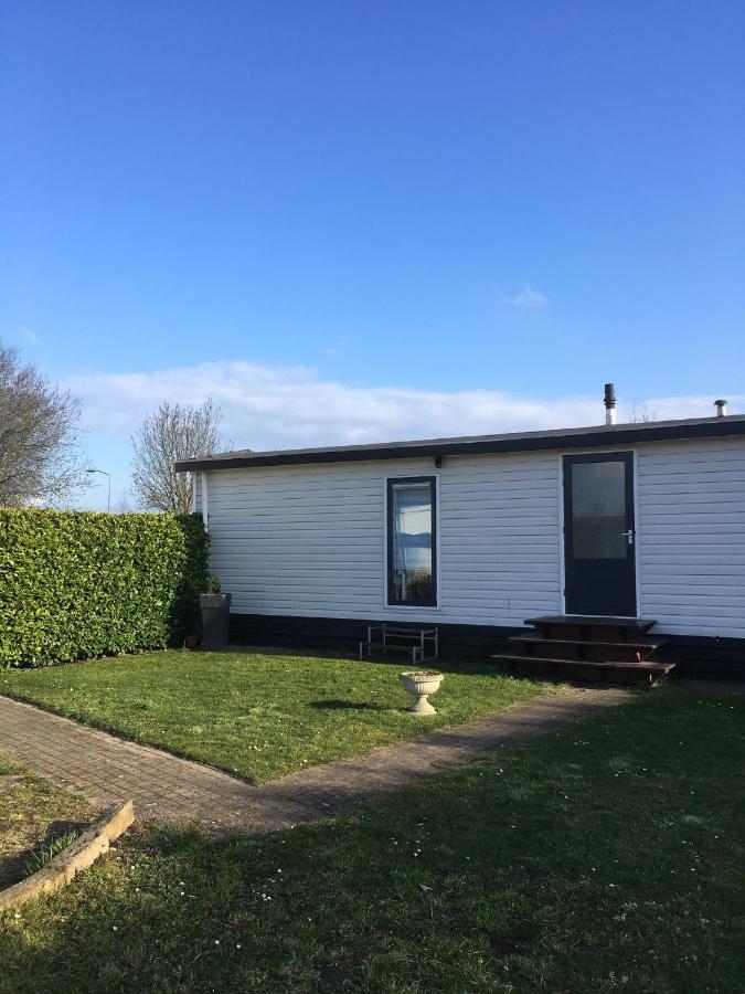Ruime Chalet Midden In De Natuur In Lith Luaran gambar