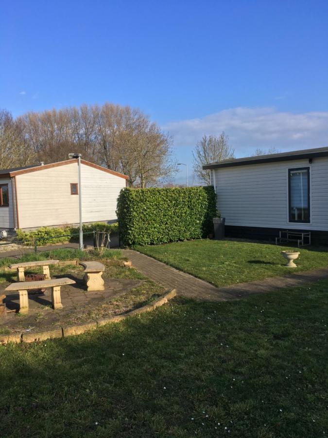 Ruime Chalet Midden In De Natuur In Lith Luaran gambar