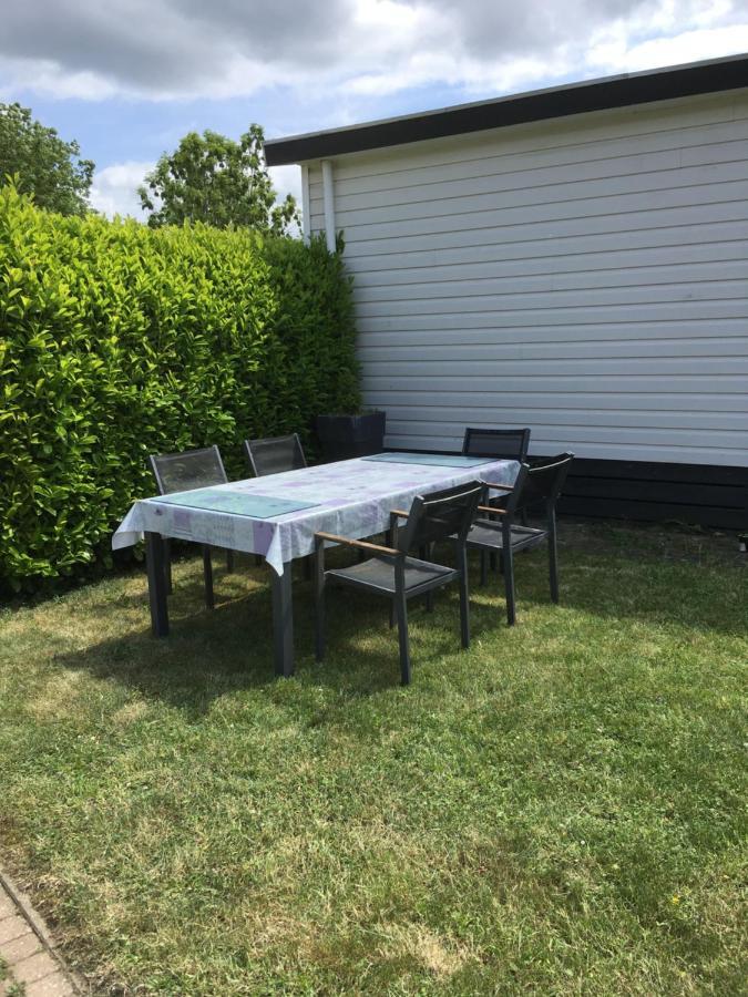 Ruime Chalet Midden In De Natuur In Lith Luaran gambar