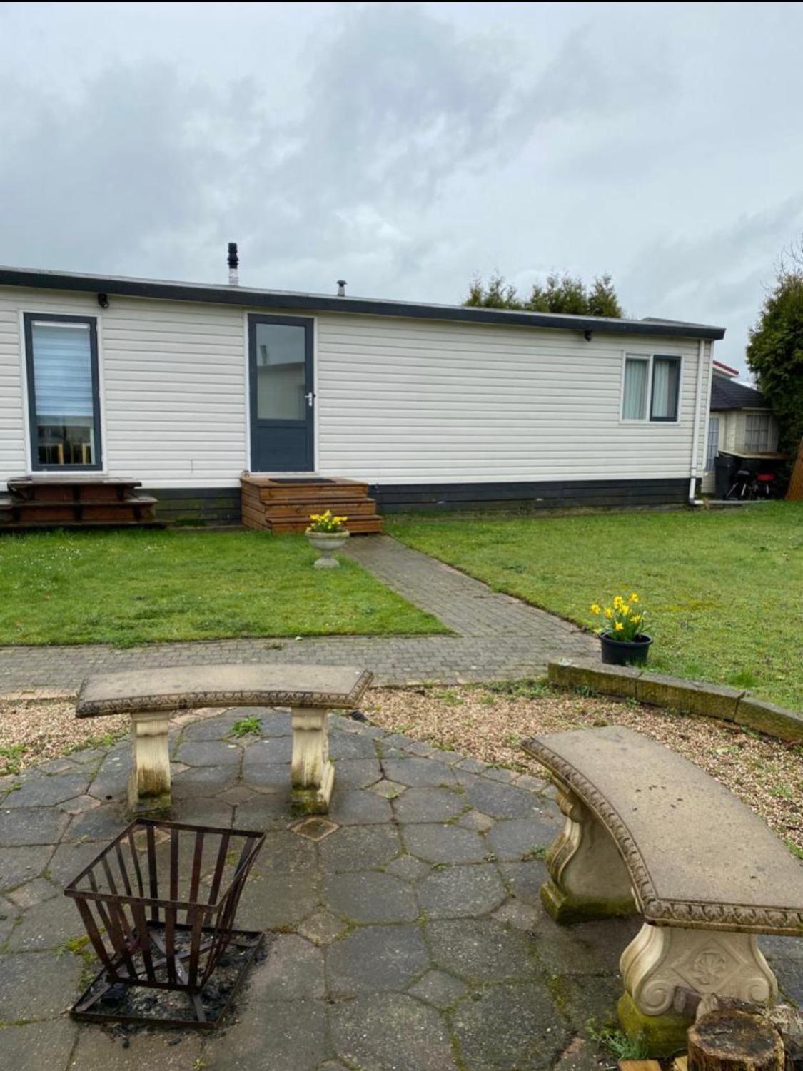 Ruime Chalet Midden In De Natuur In Lith Luaran gambar